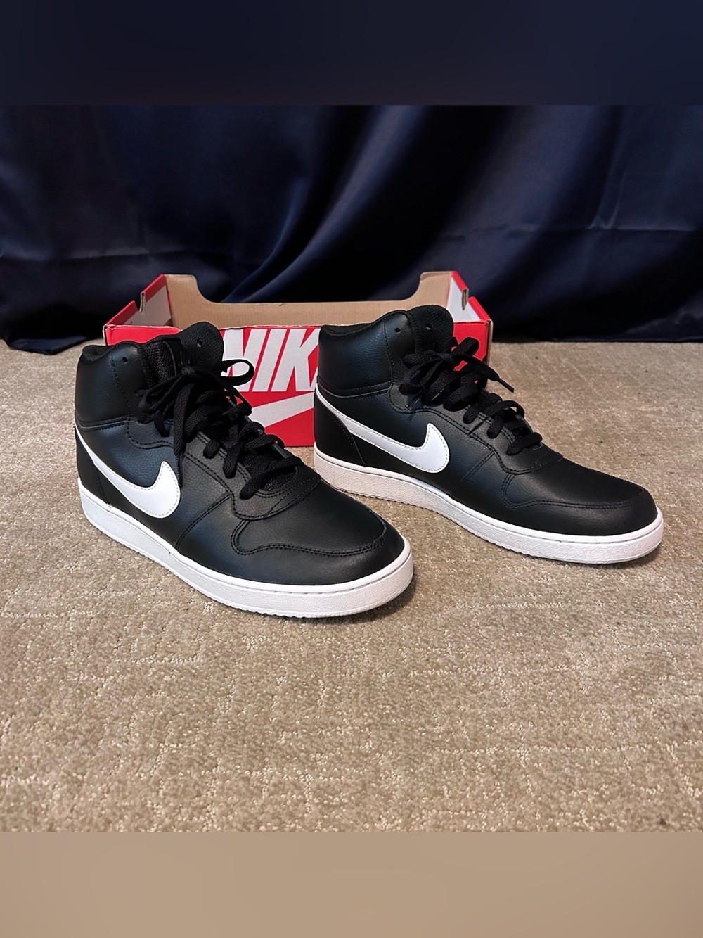 New Men’s Nike Black & White High-Top Sneakers size 10.5